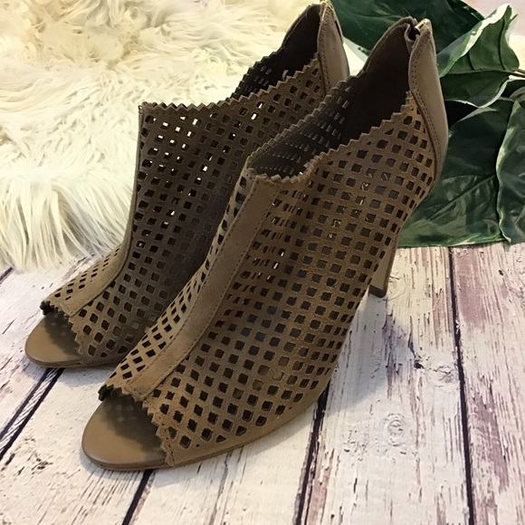 Marc Fisher Peddle peep toe heels size 9 M - Picture 3 of 8